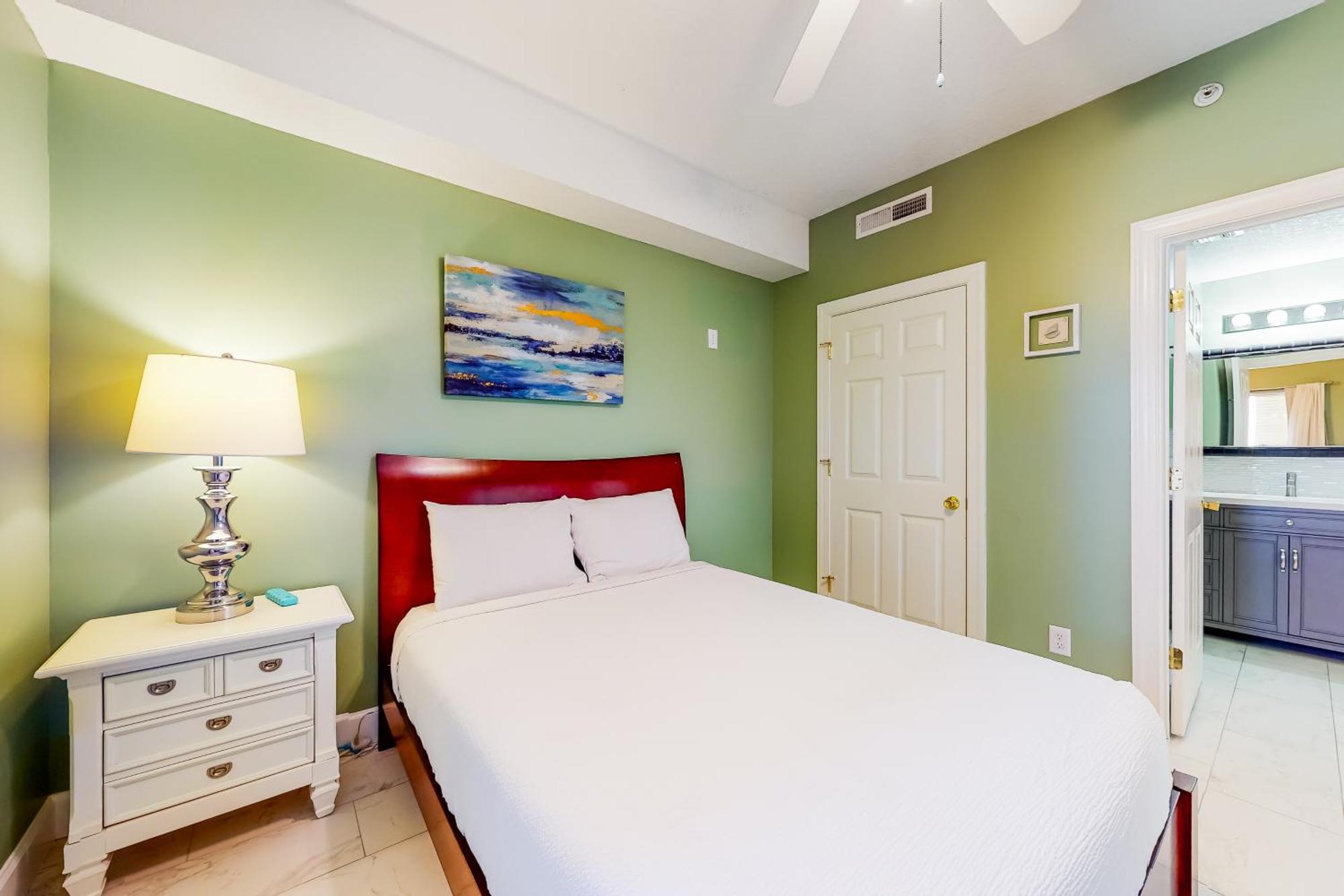 Emerald Isle Panama City Beach Rom bilde