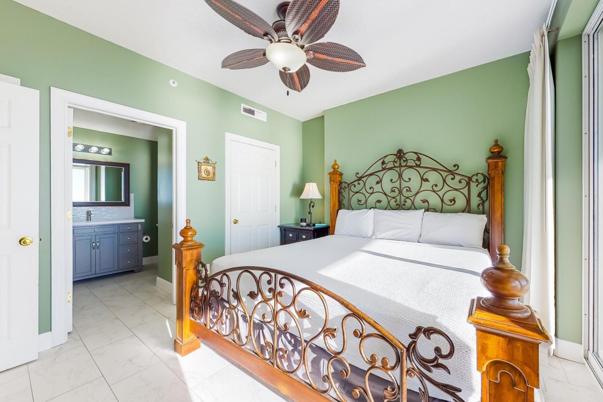 Emerald Isle Panama City Beach Rom bilde